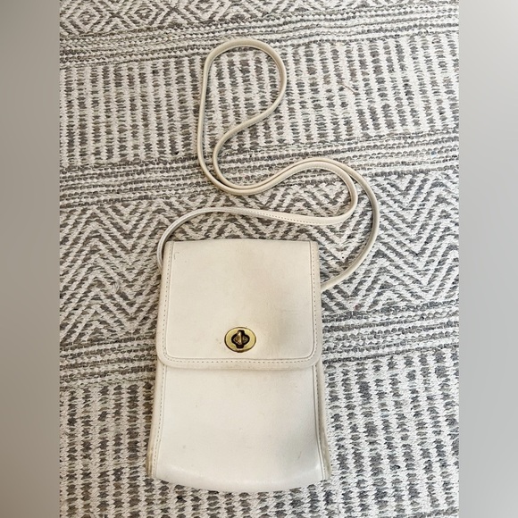 Vintage 90's Coach Classic Bone Cream Leather Scooter Crossbody Bag RARE color - Picture 1 of 9